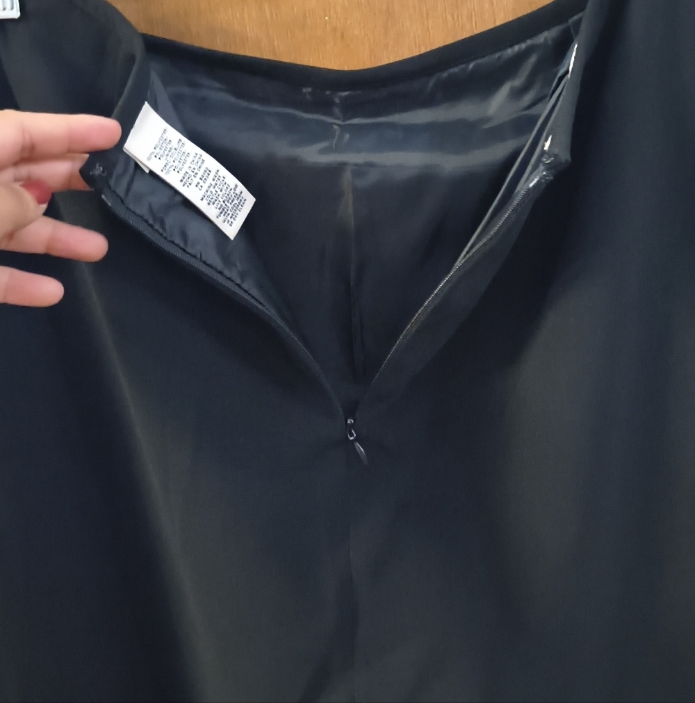 Chic Black Pencil Skirt for Women - Picture 2 of 5